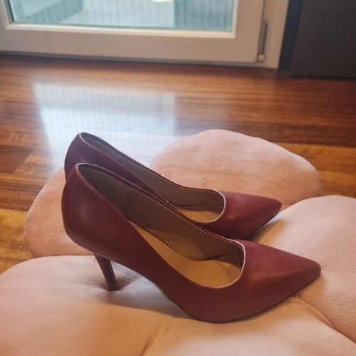 Verde burgundy pumps size 39 like new