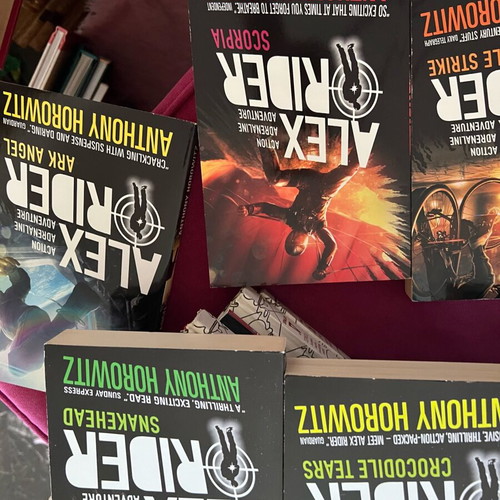 Alex Rider book series 3-10 like new, English, 8 volumes