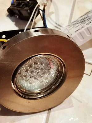 Recessed round spot light with bulb like new