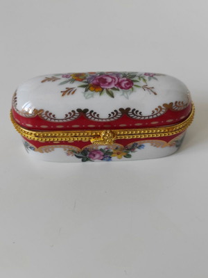 Limoges porcelain trinket box like new with floral design