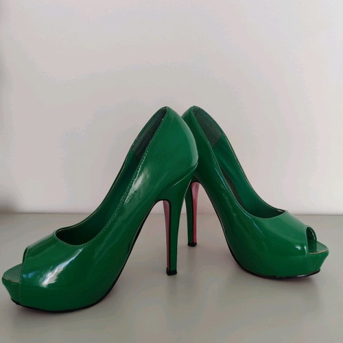 Green patent leather pip toe pumps used