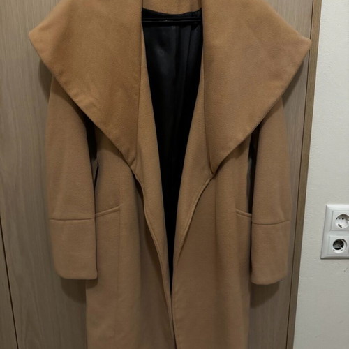 Minkpink beige women's coat like new with belt and impressive collar