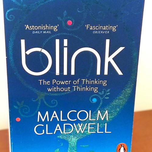 Blink The Power of Thinking Without Thinking by Malcolm Gladwell paperback like new