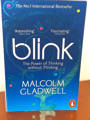 Blink The Power of Thinking Without Thinking by Malcolm Gladwell paperback like new