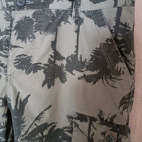 Funky Buddha men's summer cargo shorts like new, khaki