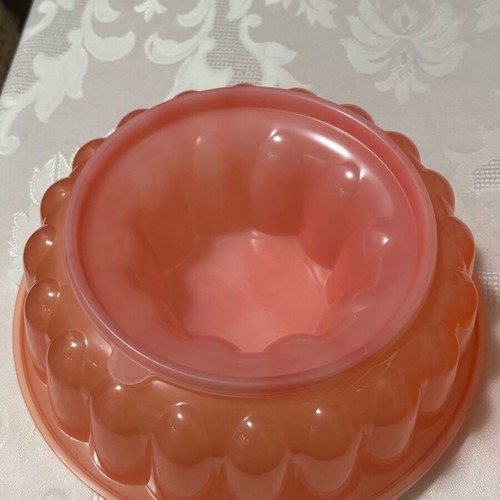 Cake molds used, set of two, one lid cracked but closes