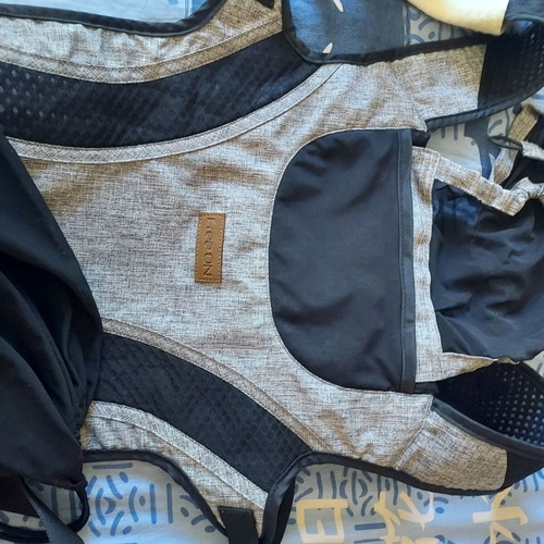 Free On baby carrier new with pouch