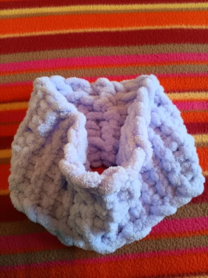 Handmade lilac neck scarf like new
