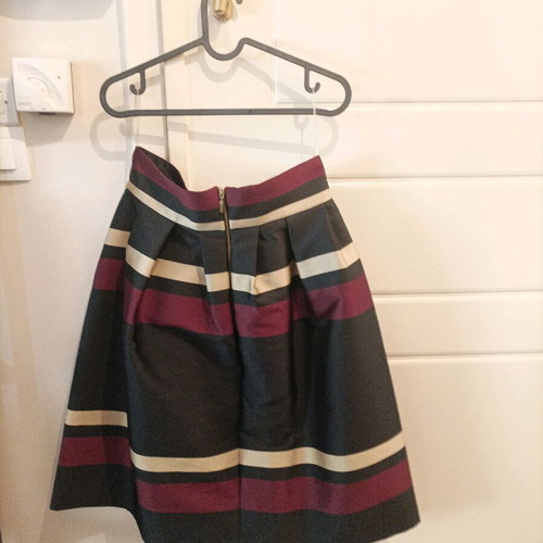 Desiree midi skirt like new, thick stiff fabric with lining, size M