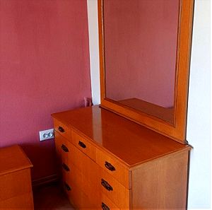 Συρταριέρα κρεβατοκάμαρας με καθρέφτη