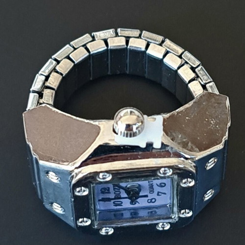 Ring watch quartz with purple dial and silver bracelet like new