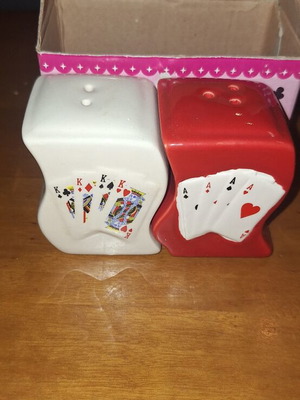 Salt and pepper shaker set