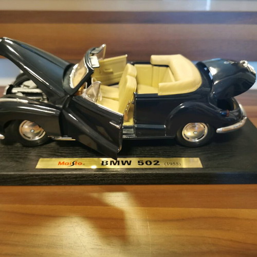Collectible BMW 502 Maisto model like new