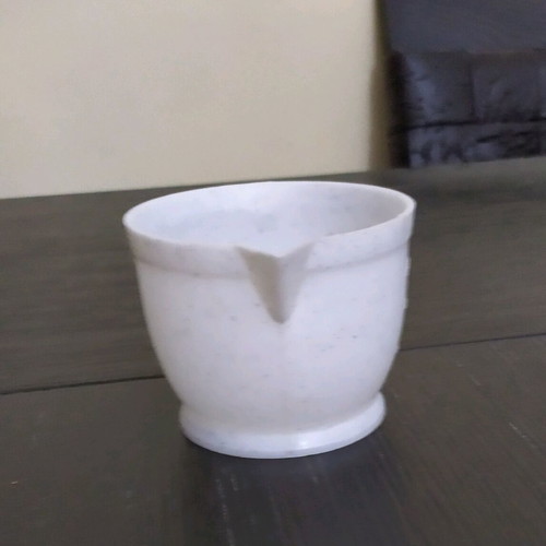 Pack of 2 lemon squeezer and plastic cup like new