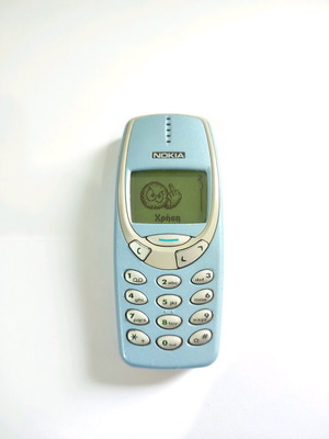 Nokia 3310 Classic Phone Turquoise used with brick buttons and charger