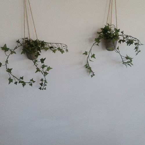 Flower pots with plastic plant like new, set of 2, gray with rope