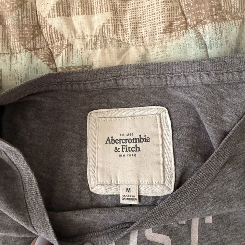 Abercrombie T-shirt gray size M like new