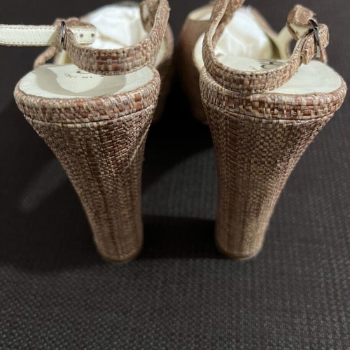 Chanel Raffia Patent Cap Toe CC Slingback Pumps size 38.5 like new