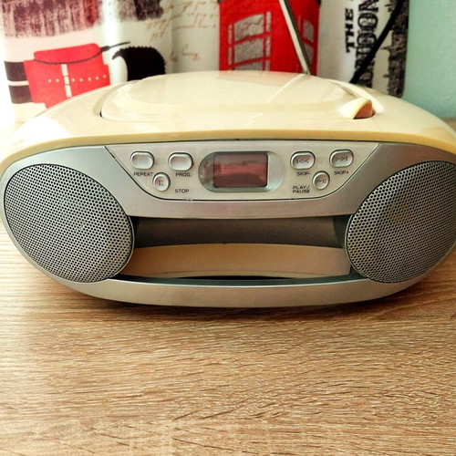 Radio-CD used, radio only with AUX and good sound