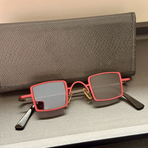 Iyoko Inyake IY173 Sunglasses new, black and red
