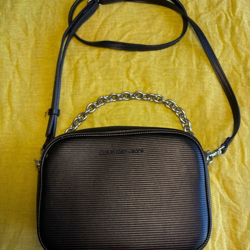 Calvin Klein Jeans crossbody bag with chain like new, black