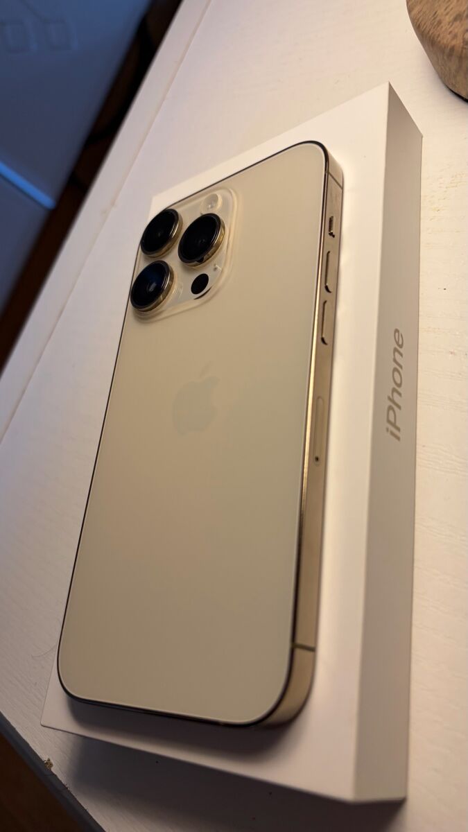 iPhone 14 Pro 256GB gold like new - € 500,00 - Vendora.cy