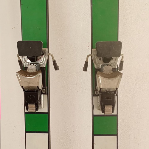 Freyrie ski bindings used with poles and straps