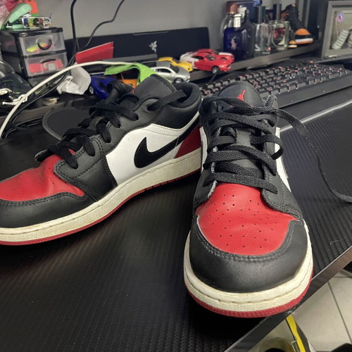 Nike Air Jordan 1 Low Bred Toe sneakers size 40 like new