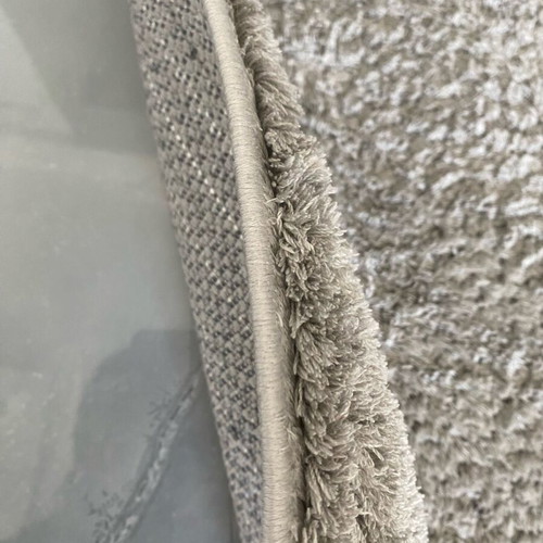 Gray runner rug 3.05 m with low pile like new