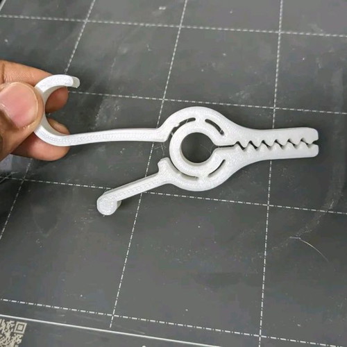 Clothespin hook for towels, cloths and clothes white new