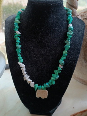 Handmade necklace with turquoise and white semi-precious stones, new