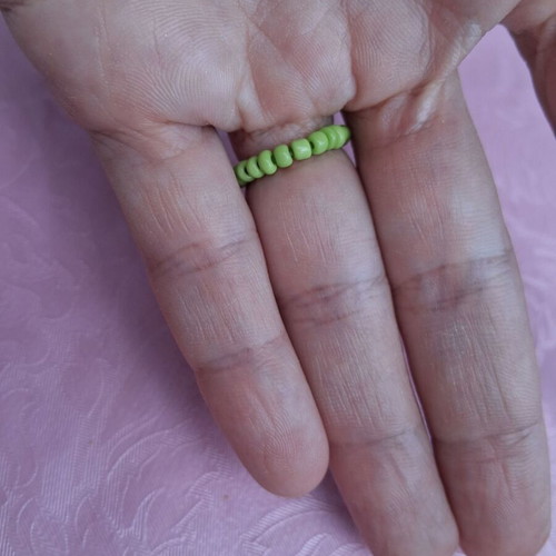 Elastic ring with decorative beads and paw