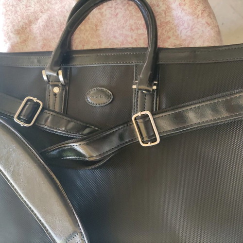 Unisex bag used in excellent condition, size 42x34x14 cm