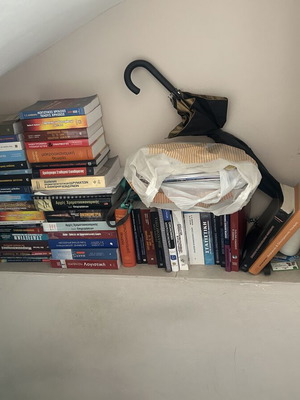 Academic books used, pack of 45+ economics and business