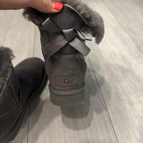 Ugg Bailey Bow women's boots size 37 used, gray