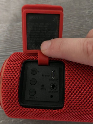 Sony portable speaker XB21 new Bluetooth