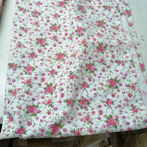 Fabric scraps pack of 4 pieces new, suitable for doilies or small curtains