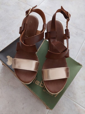 Celebrity platform sandals like new, size 38, brown with gold detail