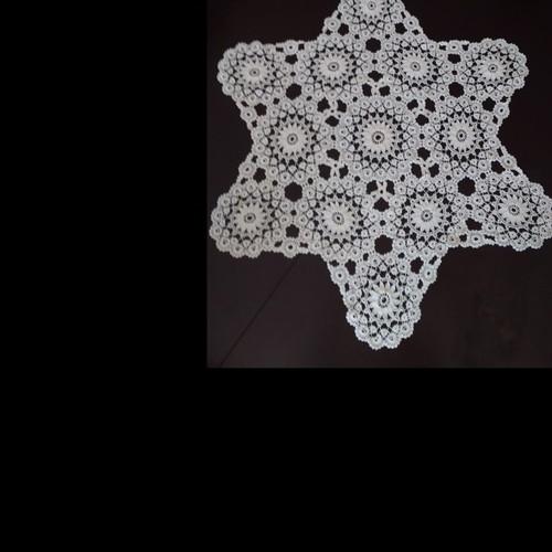 Handmade table centerpiece like new, diameter 84 cm