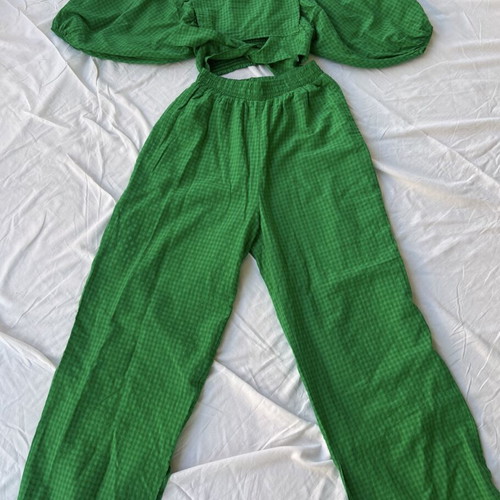 Emerald green two-piece set with cropped blouse and wide-leg pants