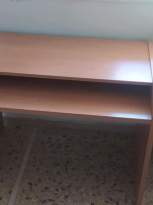 Γραφείο εργασίας σαν καινούργιο με ράφι για πληκτρολόγιο
