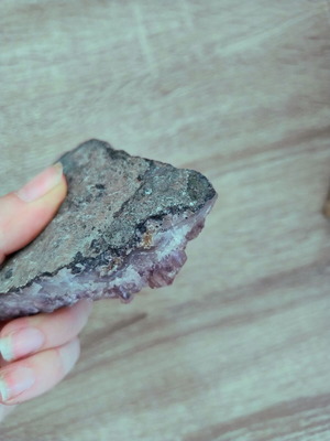 Raw amethyst piece like new