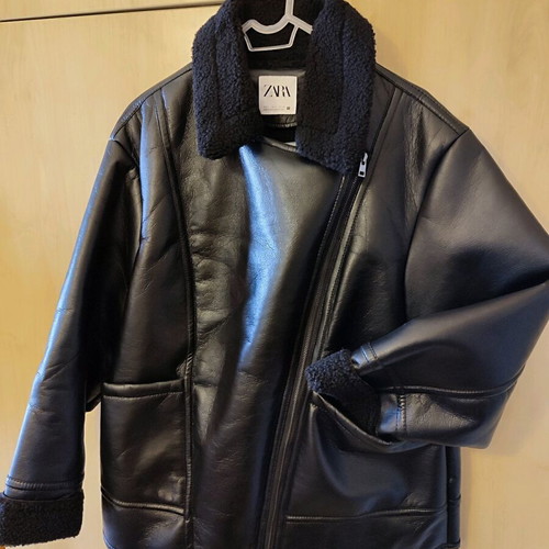 Zara black jacket with fur lining like new, size L
