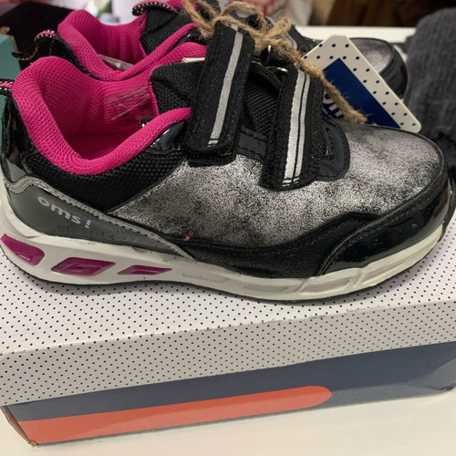 OMS sneakers for girls new with lights size 29