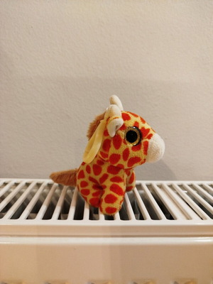 Plush giraffe keychain like new