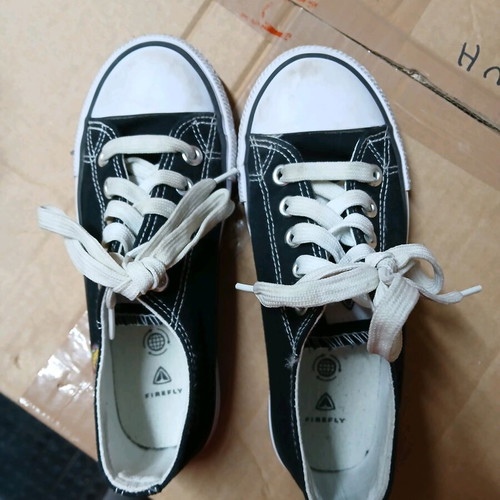 Firefly kids sneakers size 31 like new, black