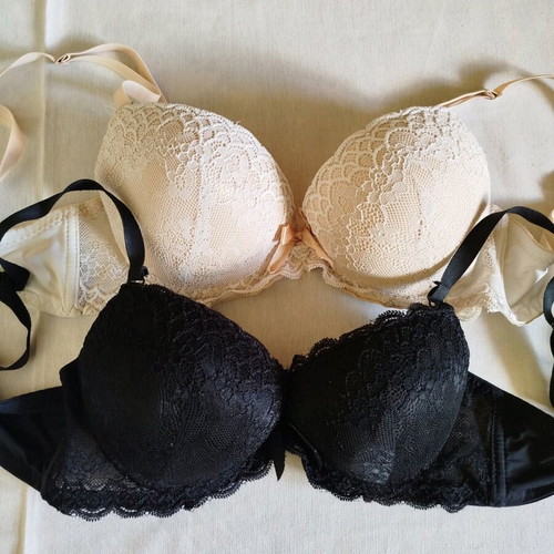Bras used, set of 2 pieces 75B with padding