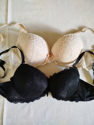 Bras used, set of 2 pieces 75B with padding