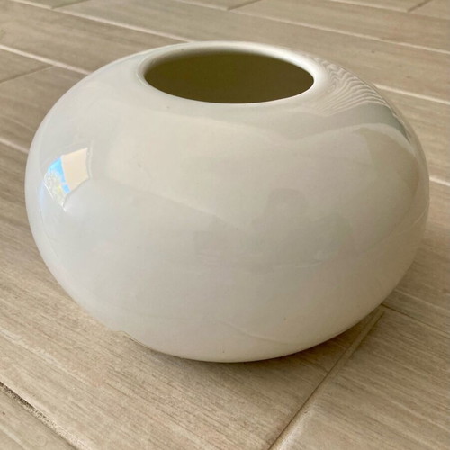 White spherical vase like new, modern and minimal