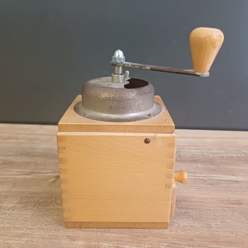 Klingenthal Wooden Coffee Grinder like new, 1950s-60s